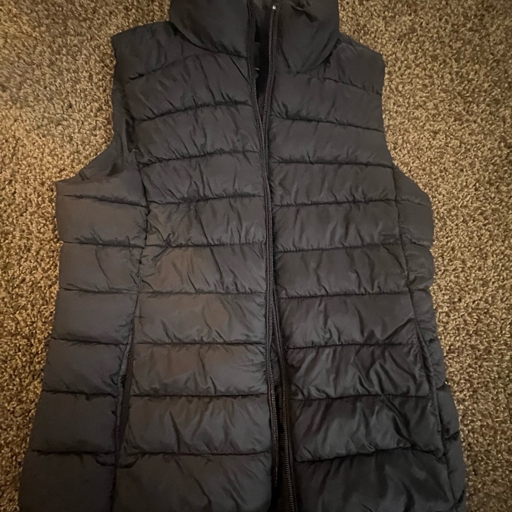 NWT Gap Black Puffer Vest, size XS